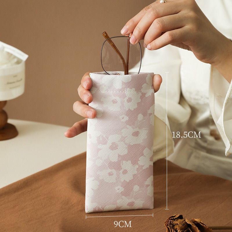 Self-closing glasses case with soft microfiber lining