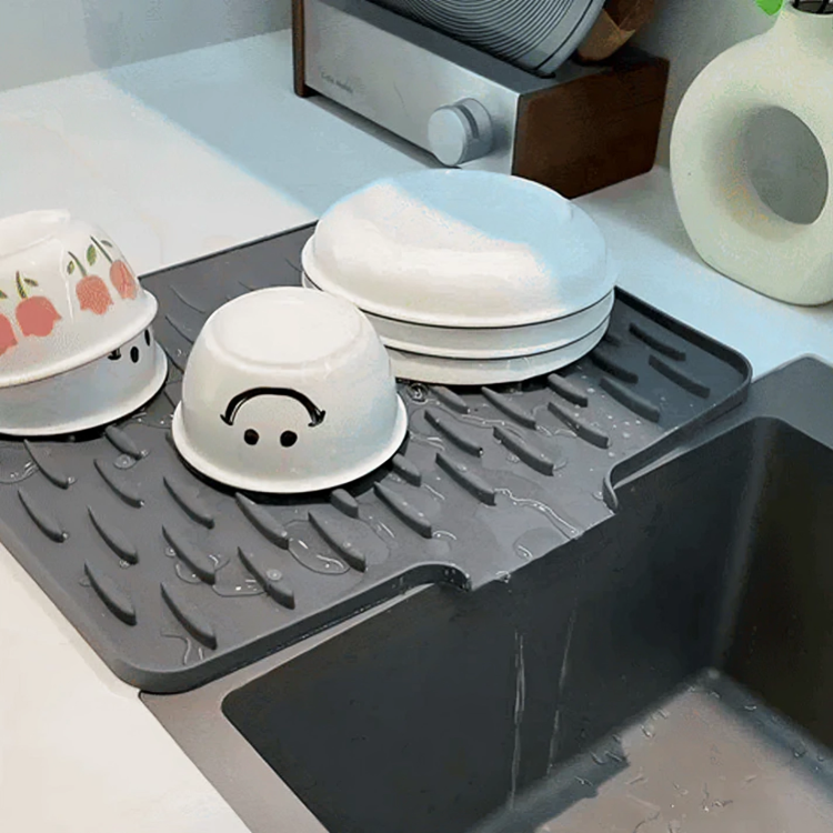 Silicone Drip Mat with Drainage Channel for the Kitchen