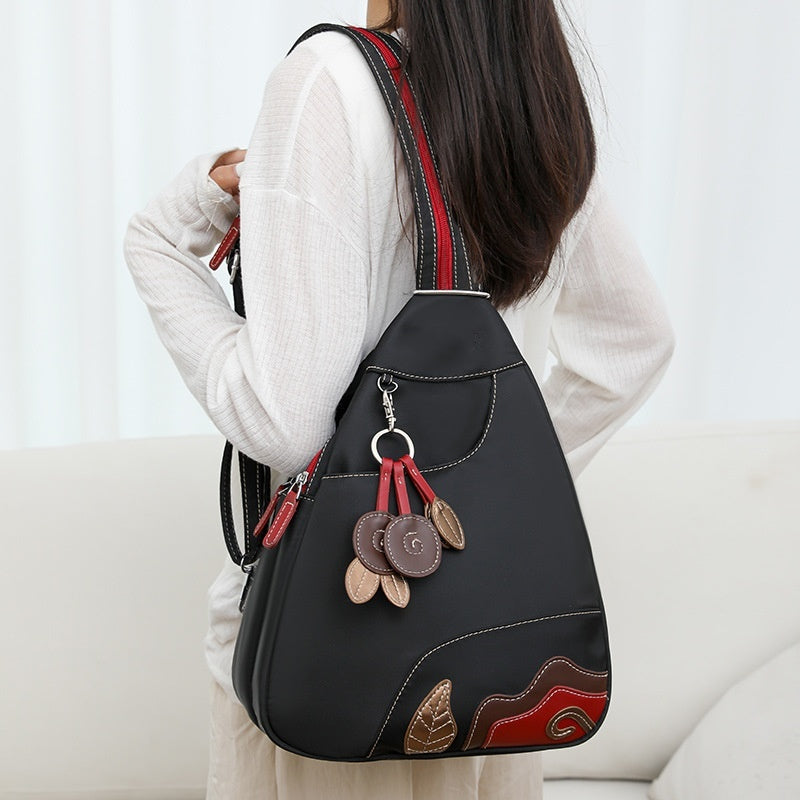 Damenrucksack aus Nylon – Vielseitig tragbar mit Blumenanhänger