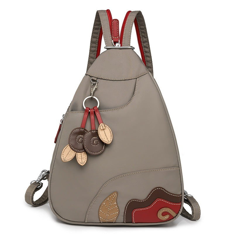 Damenrucksack aus Nylon – Vielseitig tragbar mit Blumenanhänger