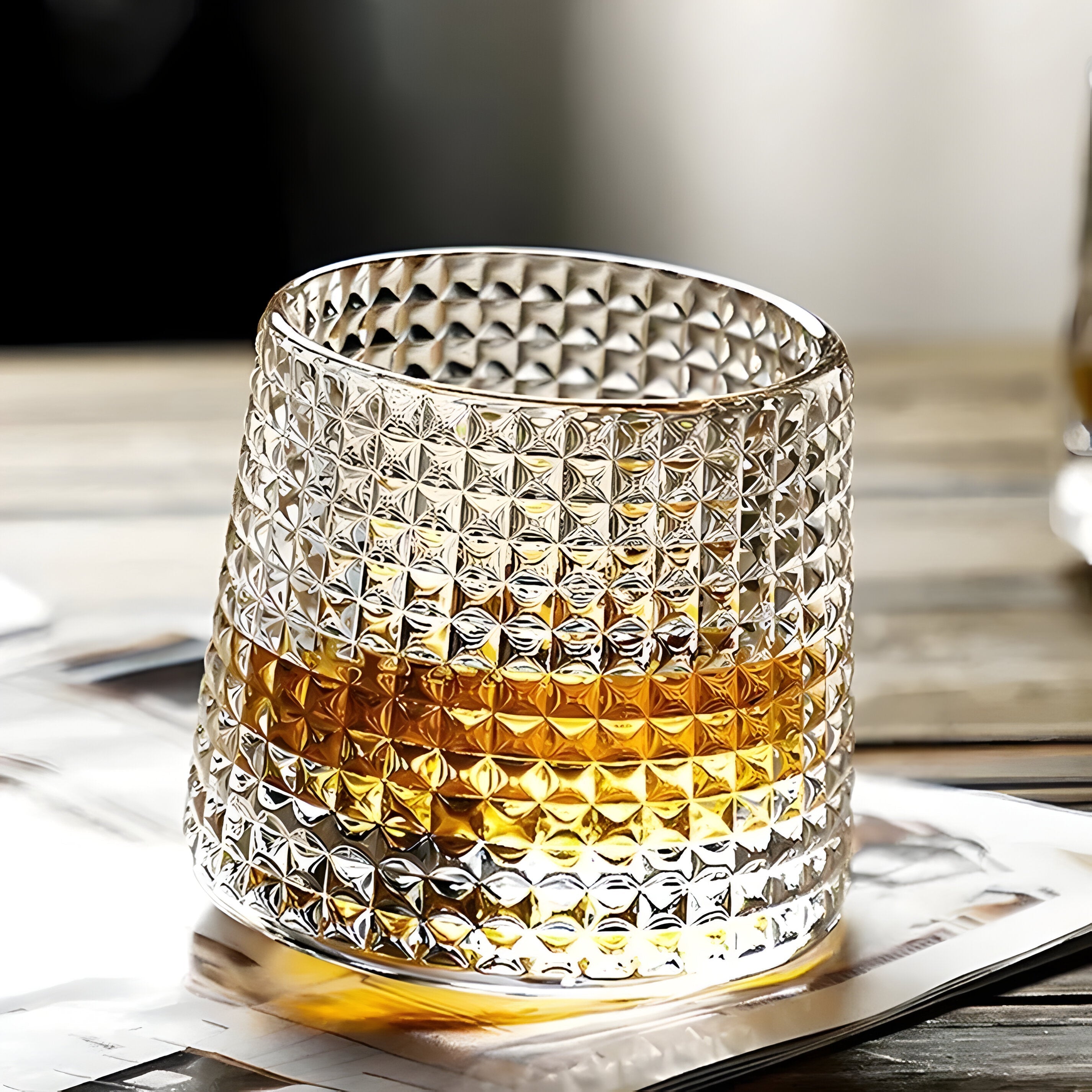 Whiskyglas mit 360° Drehfunktion – Strukturiertes Design