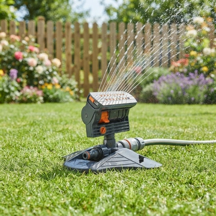 Oscillating lawn sprinkler with 16 turbine nozzles