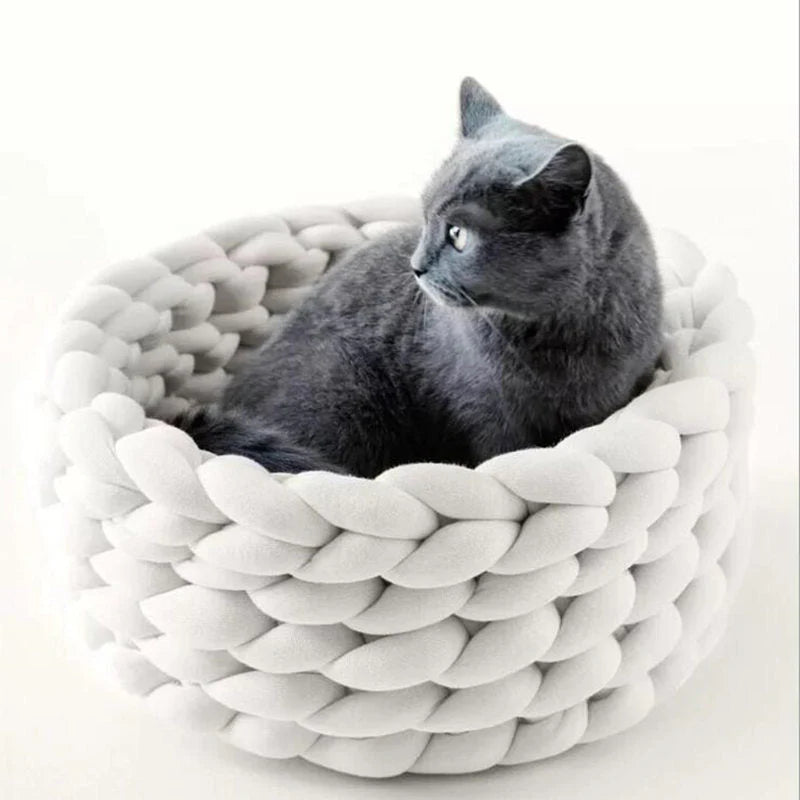 Gestrickter Tierkorb – gemütliches Nest für Katzen & Hunde