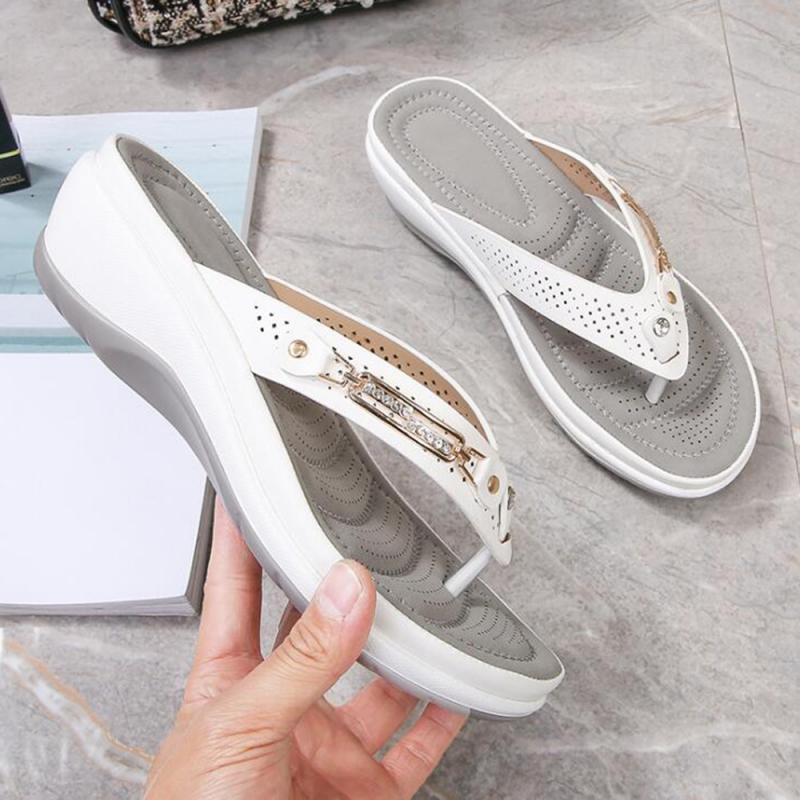 Women's sandals with heel strap