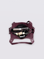 Handtasche mit Reißverschlusstaschen und abnehmbarem Trageriemen