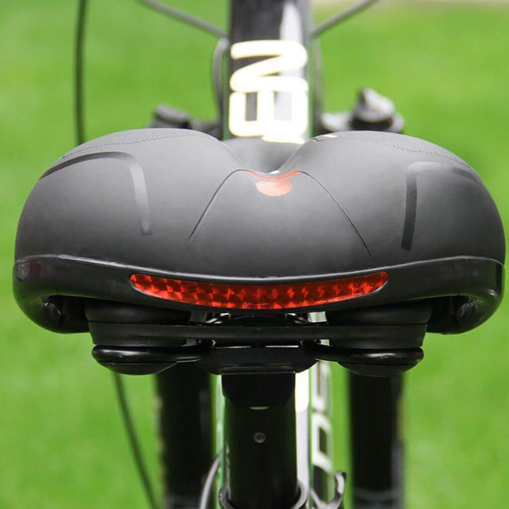 Ergonomischer Fahrradsattel mit Polsterung und Reflektorstreifen