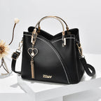 Handtasche Kunstleder mit Metallhenkeln und Herz-Anhänger